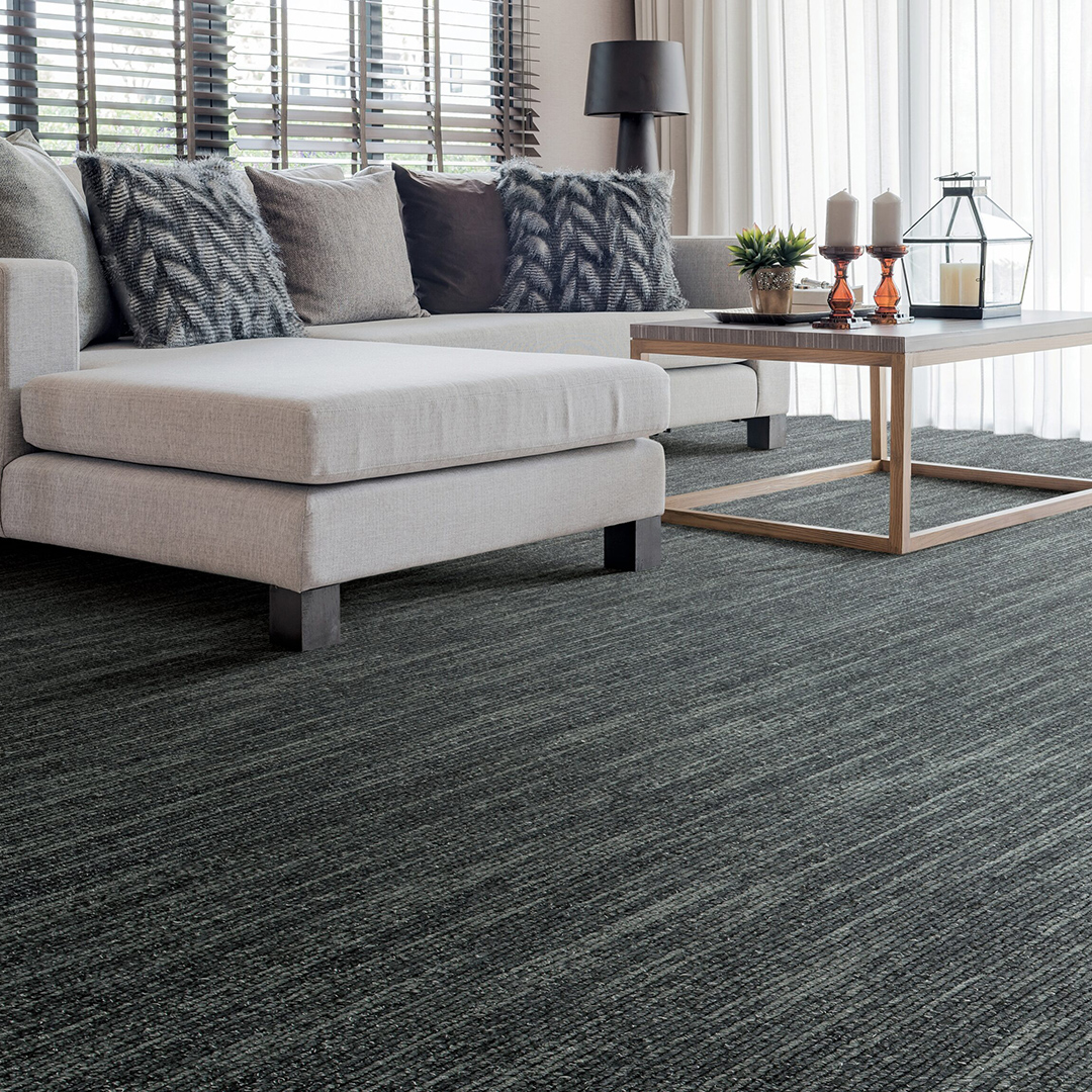 living room with carpet